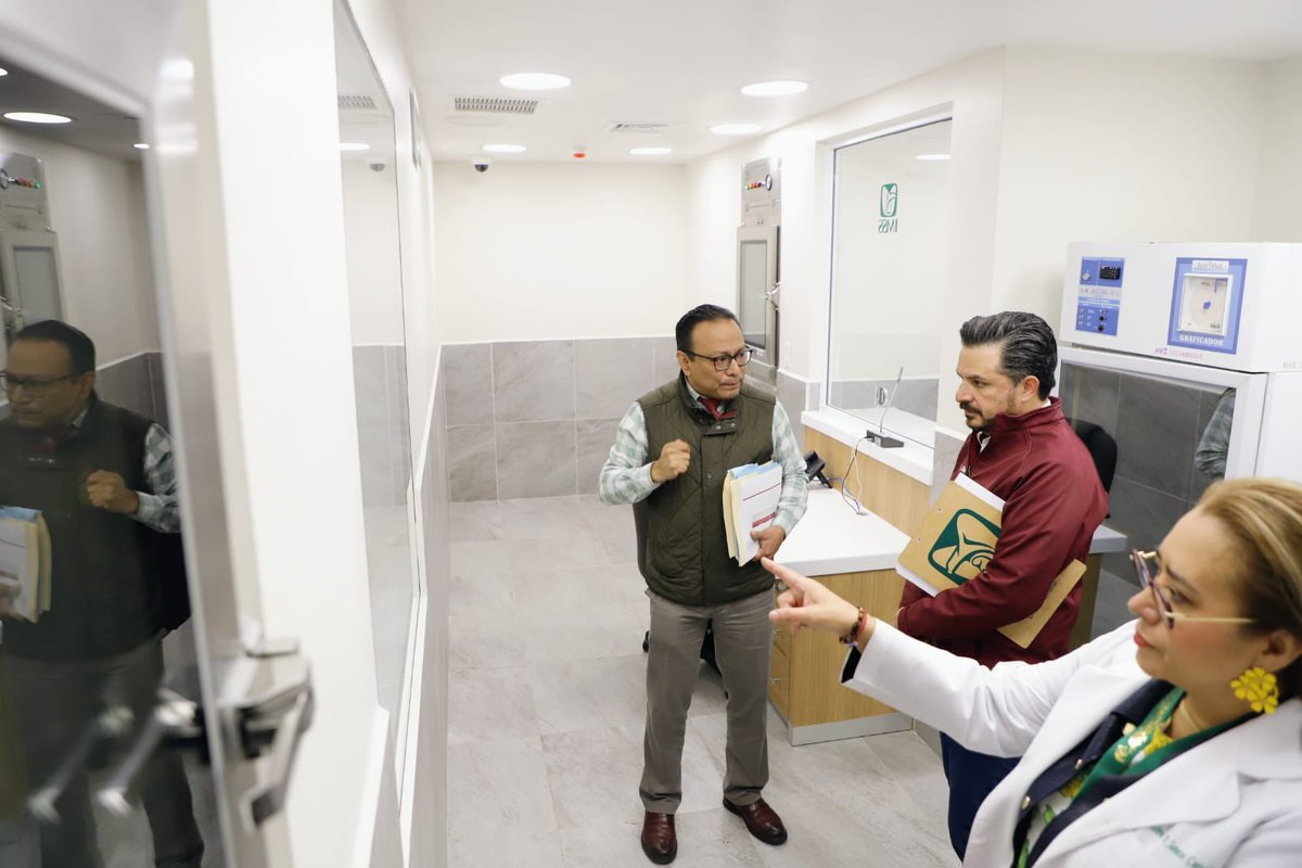 zoerobledo's tweet photo. 🏥 Visitamos la Central de Mezclas del Centro Médico Nacional #LaRaza, que será clave para la preparación de medicamentos y quimioterapias para nuestros derechohabientes. 

Con estas instalaciones garantizaremos procesos seguros, eficientes y de alta calidad en la atención médica.
