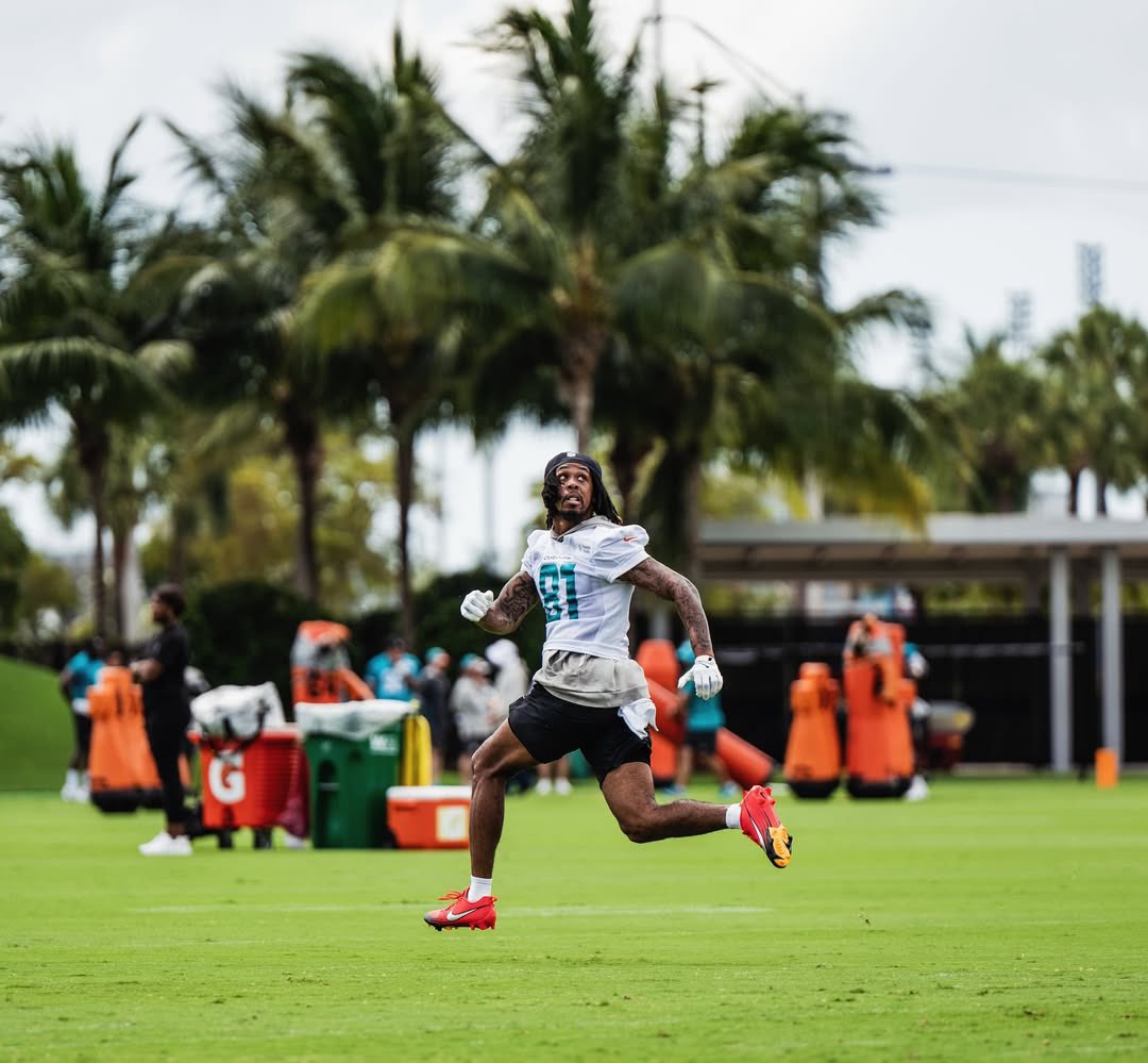📈 Undrafted rookie WR Theo Wease Jr.'s stock has been rising in training camp, making multiple touchdown catches and showing an ability to get open. (<a href="/flasportsbuzz/">Barry Jackson</a>) #PhinsUp