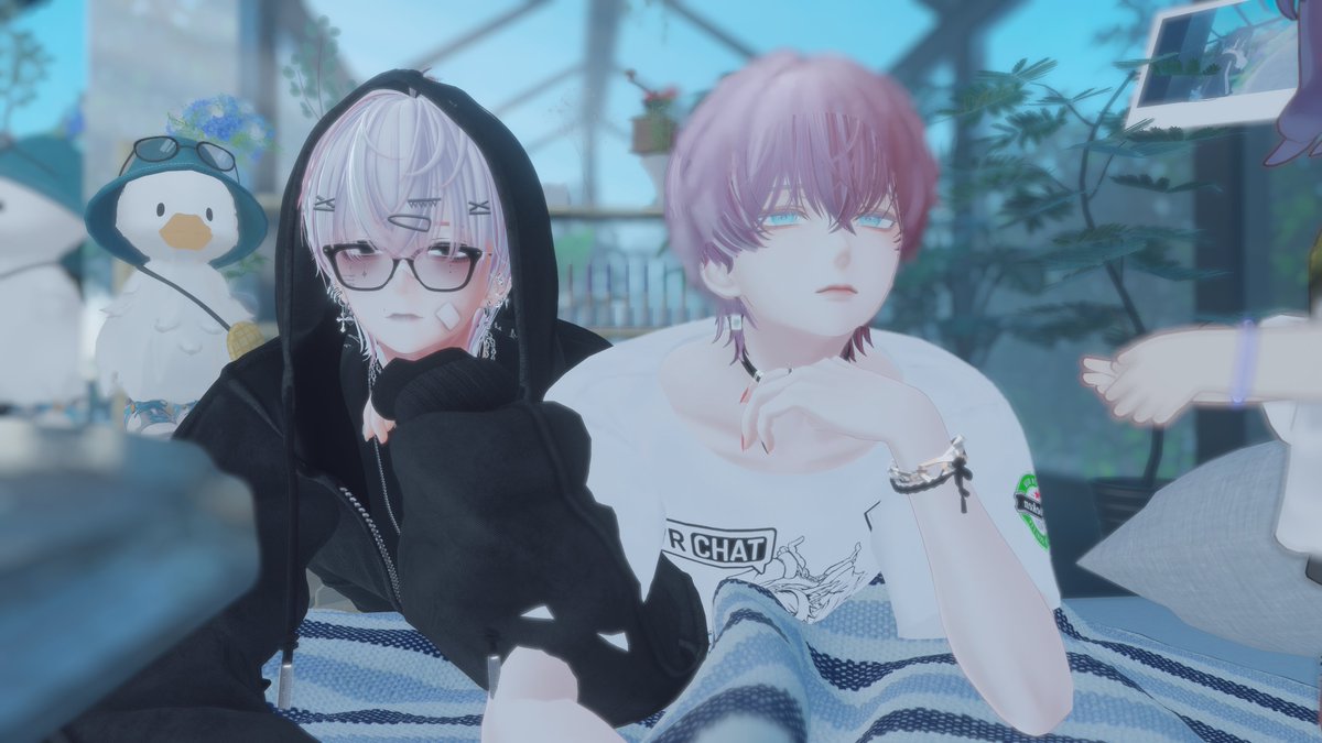 kyukyu_kana's tweet image. ＜－　陰キャラ　陽キャ　ー＞　
　　　　　　　　すごい雰囲気の違い