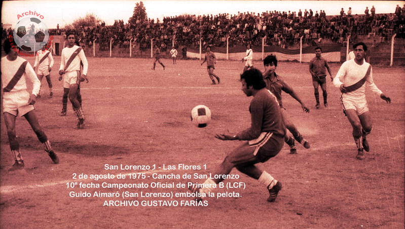 #UnaFotoCualquiera
Hace 50 años (2/8/1975). Un clásico de barrio Las Flores entre <a href="/SanLorenzoCba/">Club Atlético San Lorenzo de Córdoba</a> y <a href="/Lasfloresprensa/">Club Las Flores</a> por la Primera B de la <a href="/LCF_Oficial/">LCF</a>. $ 12.130 de recaudación, no demasiado inferior a los 22.438 de Gimnasia-Ferro por el Metro, jugado el día anterior en AFA.