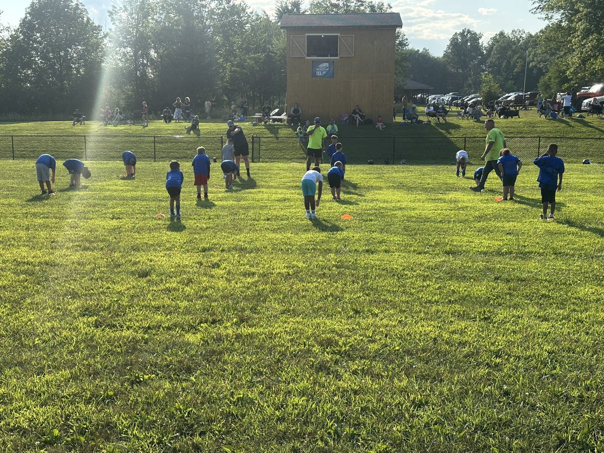 WallkillFB's tweet image. GOOD TO BE OUT WITH OUR YOUTH FOOTBALL PROGRAM ON THEIR FIRST NIGHT!

FOOTBALL SEASON IS HERE!