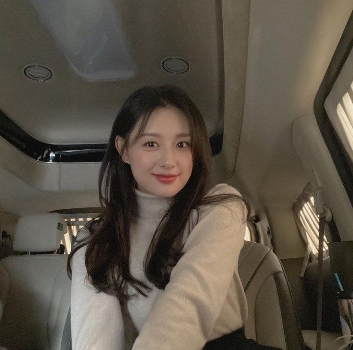 Woniii30's tweet photo. Isn't she the cutest? 🦭🤏

#KimJiWon #WONEDAY https://t.co/2eCyDdhJd6