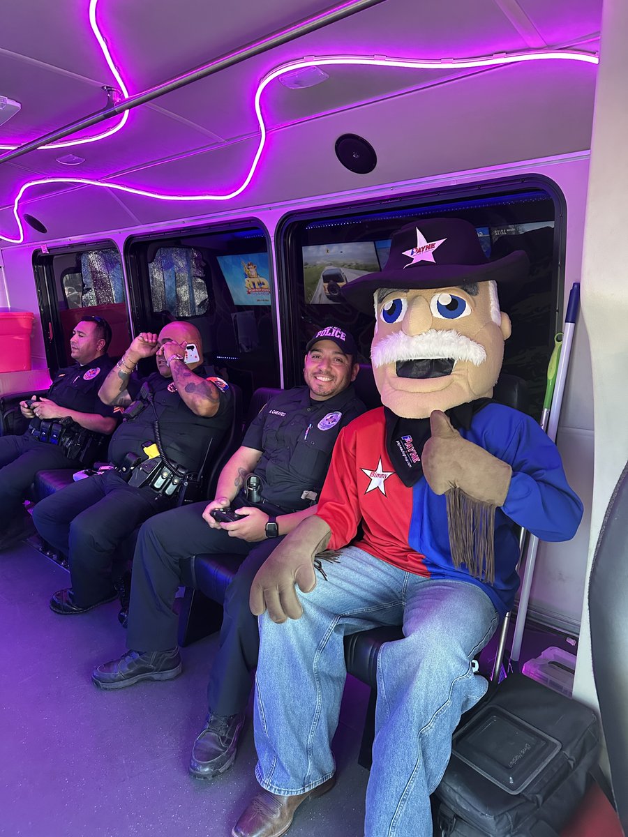 WeslacoFord's tweet image. Thank you to Weslaco PD, Mercedes PD &amp;amp; Hidalgo County Sheriff&apos;s Office for helping make our event at the Payne Auto Mall a success! 💙

🚗 Browse inventory: weslacoford.com/new-cars

#PayneWeslacoFord #StaySafeRGV #RGVEvents #WeslacoTX