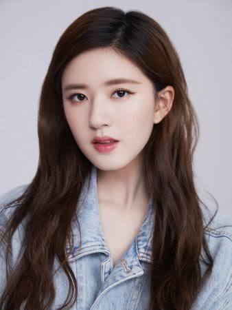 She is amazing actress and suffered alot. 

FREEDOM FOR ROSY
#JusticeForZhaoLusi #赵露思