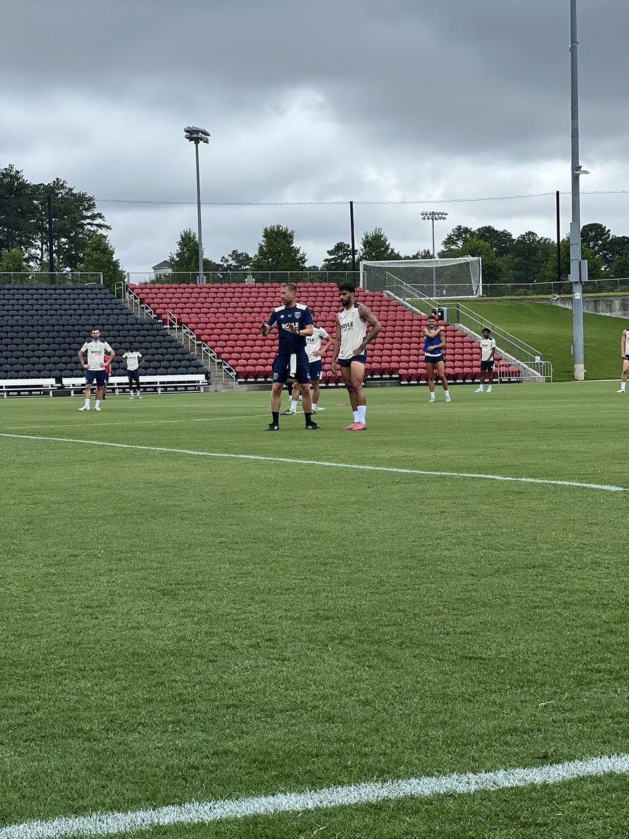 I had an excellent morning with West Ham United at their training session in preparation for their match tomorrow. Excellent to see Graham Potter and staff in action; thanks Tim Howard as well for joining us for a picture.
