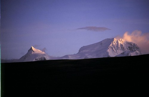 himdispatch's tweet image. Stumbled upon a lovely album of this person's travels to Kailash in 1995/1997, goes by the name Unseen Horizons over at Flickr. I've linked it below and urge you to have a look too. At once incredibly personal and ethereal.

© Unseen Horizons, Flickr.