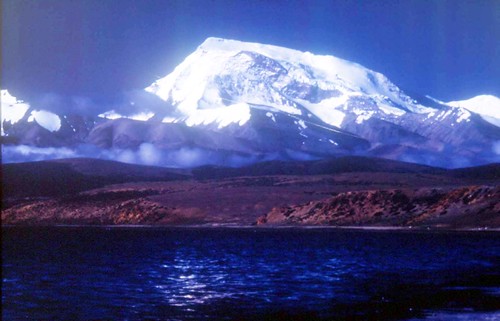 himdispatch's tweet image. Stumbled upon a lovely album of this person's travels to Kailash in 1995/1997, goes by the name Unseen Horizons over at Flickr. I've linked it below and urge you to have a look too. At once incredibly personal and ethereal.

© Unseen Horizons, Flickr.