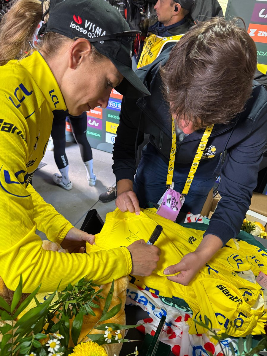 Le Tour de France Femmes avec Zwift (@letourfemmes) on Twitter photo 💛 RT & follow for the chance to win a 🇫🇷 <a href="/FERRANDPREVOT/">PFP</a> signed Yellow Jersey with <a href="/SANTINI_SMS/">Santini Cycling</a>
💛 RT & follow pour tenter de gagner un Maillot Jaune dédicacé par 🇫🇷 <a href="/FERRANDPREVOT/">PFP</a> avec <a href="/SANTINI_SMS/">Santini Cycling</a>
#TDFF2025 | #WatchTheFemmes | @gozwift | <a href="/MaillotjauneLCL/">Maillot Jaune LCL</a> 💛 RT & follow for the chance to win a 🇫🇷 <a href="/FERRANDPREVOT/">PFP</a> signed Yellow Jersey with <a href="/SANTINI_SMS/">Santini Cycling</a>
💛 RT & follow pour tenter de gagner un Maillot Jaune dédicacé par 🇫🇷 <a href="/FERRANDPREVOT/">PFP</a> avec <a href="/SANTINI_SMS/">Santini Cycling</a>
#TDFF2025 | #WatchTheFemmes | @gozwift | <a href="/MaillotjauneLCL/">Maillot Jaune LCL</a>