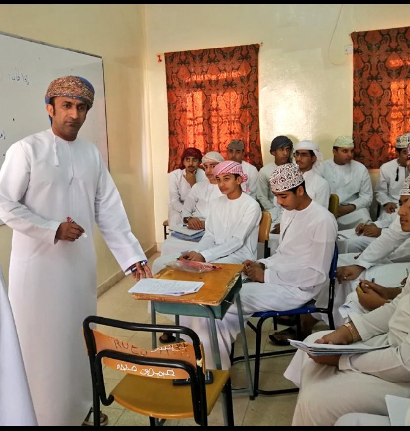 المعلمون لا يموتون ترحل أجسادهم فقط ..

رحم الله الأستاذ #_ناصر_الكندي وألهم أهله وذويه الصبر والسلوان.