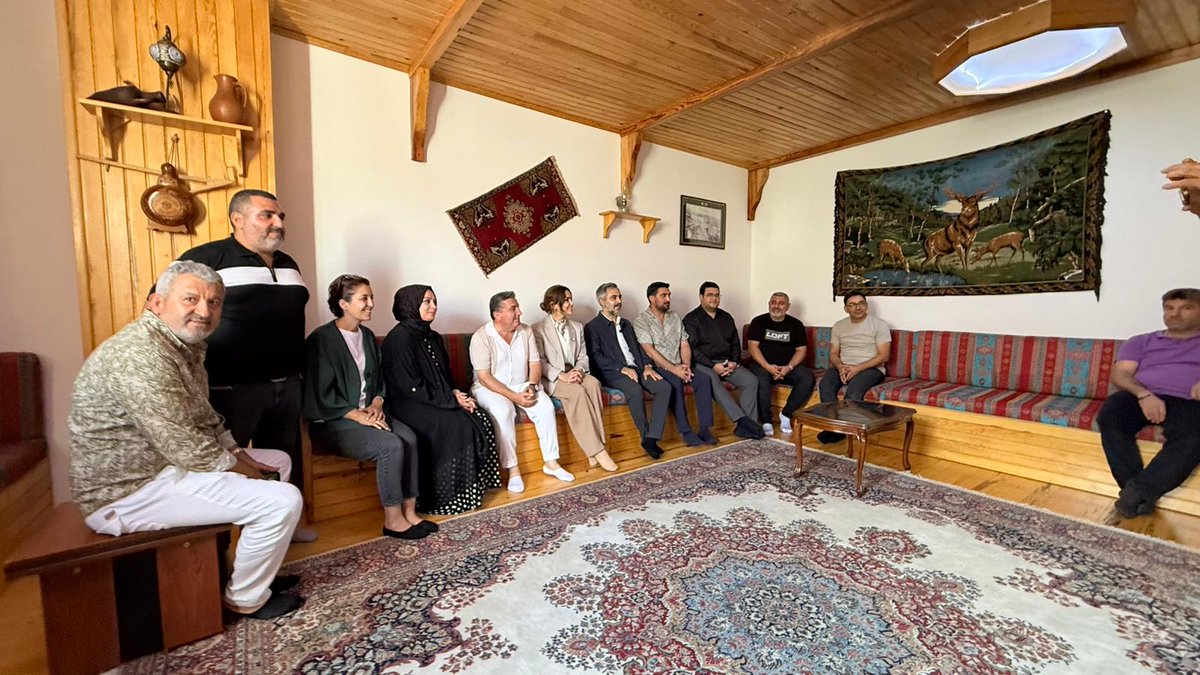 AvBehiye's tweet photo. 📍Kayışdağı Mahallesi | Sivas İmranlı Türkkeşlik Köyü Derneği

Kıymetli teşkilatımız ile birlikte gerçekleştirdiğimiz ziyaretimizde, Sivas İmranlı Türkkeşlik Köyü’nden hemşehrilerimizle gönülden bir buluşma yaşadık.
Samimiyet, memleket sevdası ve dayanışma ruhunun hissedildiği bu güzel ortamda, bizleri içtenlikle ağırlayan Dernek Başkan Vekili Sayın Tufan Cansu ve yönetimine teşekkür ediyoruz.
@akpartiistanbul
@Nurullahaktas__
@atasehirakparti @burakcifci34 @atasehirak1 @SedaBatal_24
@AtasehirAkGenc
@oguzhanyill