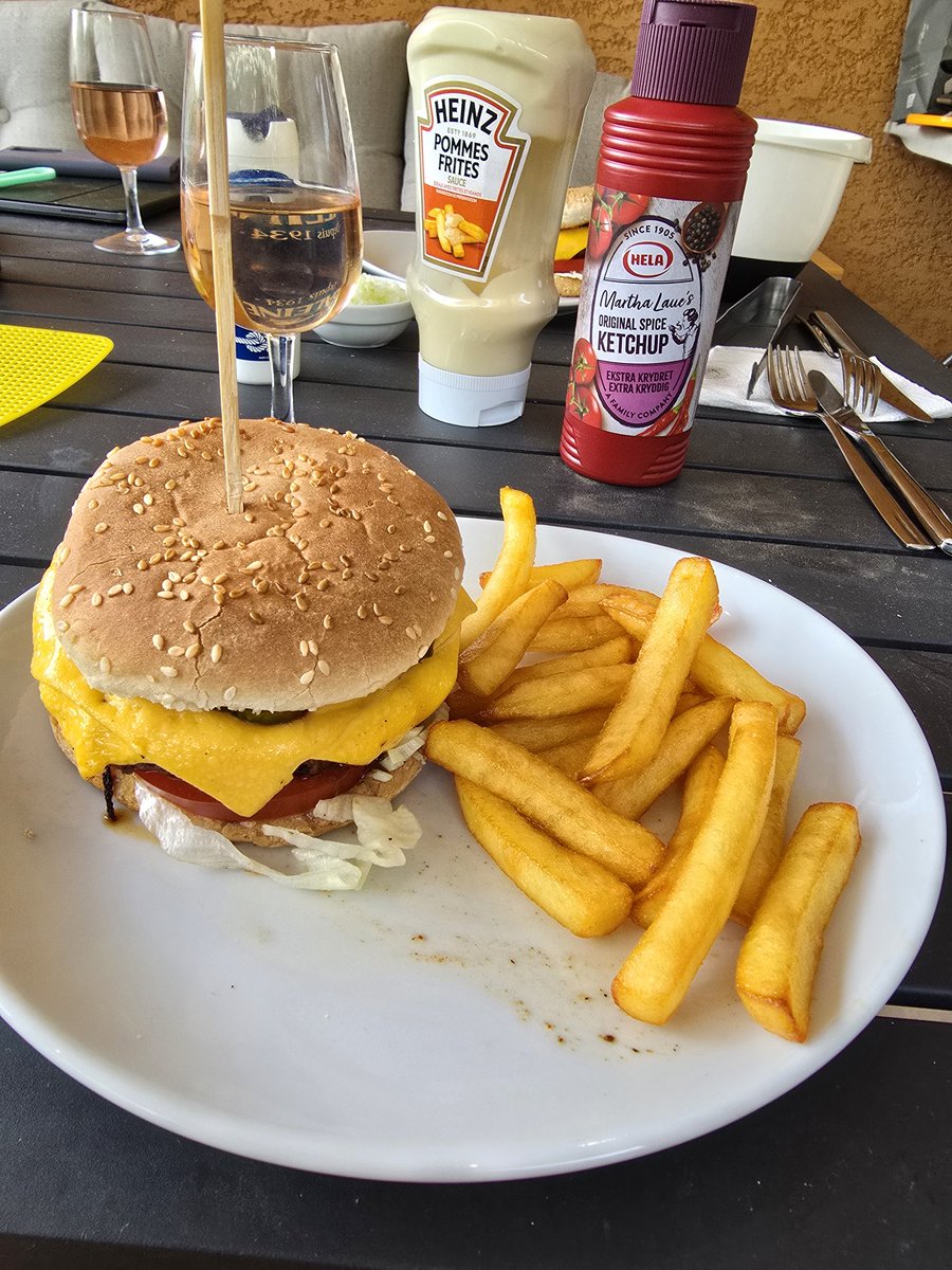 När det är eldningsförbud så får man köra på spisen. Funkar rätt bra ändå.