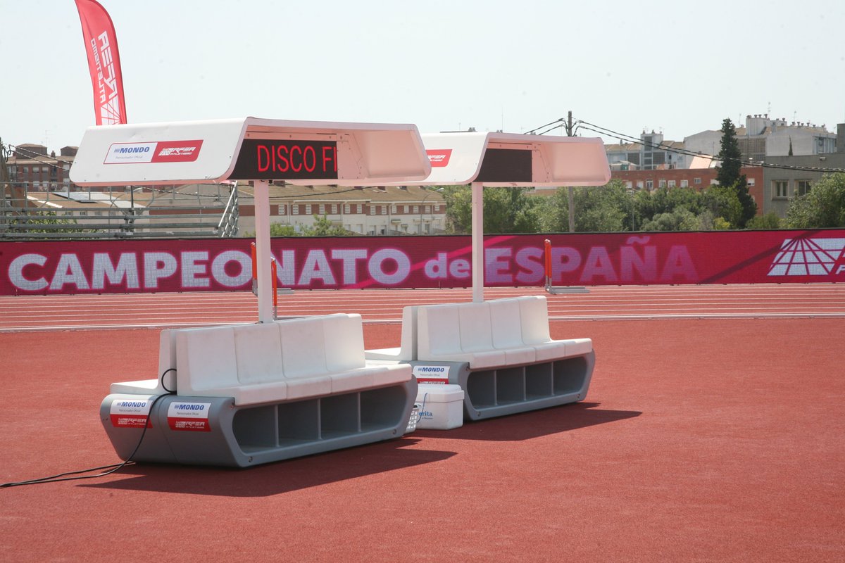 🏃‍♂️ Estamos viviendo el #CampeonatodeEspaña de #Atletismo de cerca

Nos hace especial ilusión estar presentes con nuestro #equipamiento y como público, apoyando y disfrutando las pruebas

Una competición que demuestra la fuerza del atletismo nacional y el valor de cada detalle✨