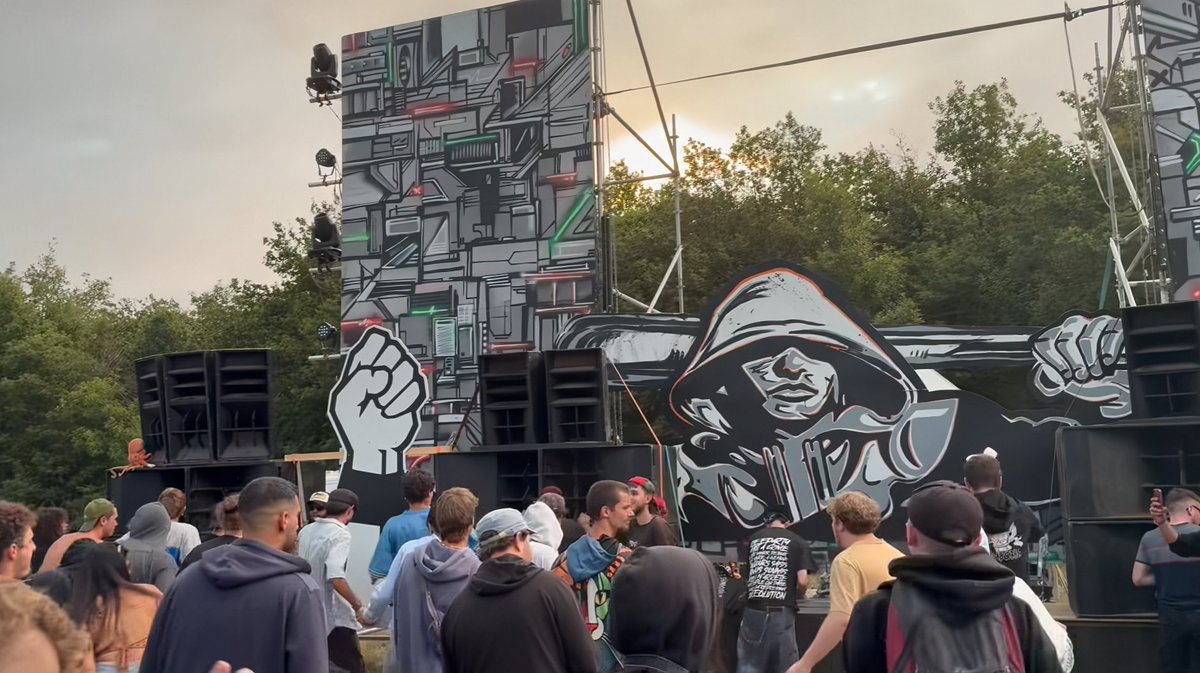 Cross the rules : Plus de 1 000 participants à une rave-party illégale dans un parc éolien

ledauphine.com/faits-divers-j…