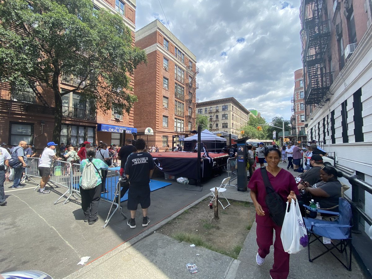 FitTeddyBear's tweet photo. Things that make perfect since bc itโ NYC. Walked outside my building and saw a wrestling ring in the middle of my street. #onlyinny #indiewrestling https://t.co/dkd2JzwAbC