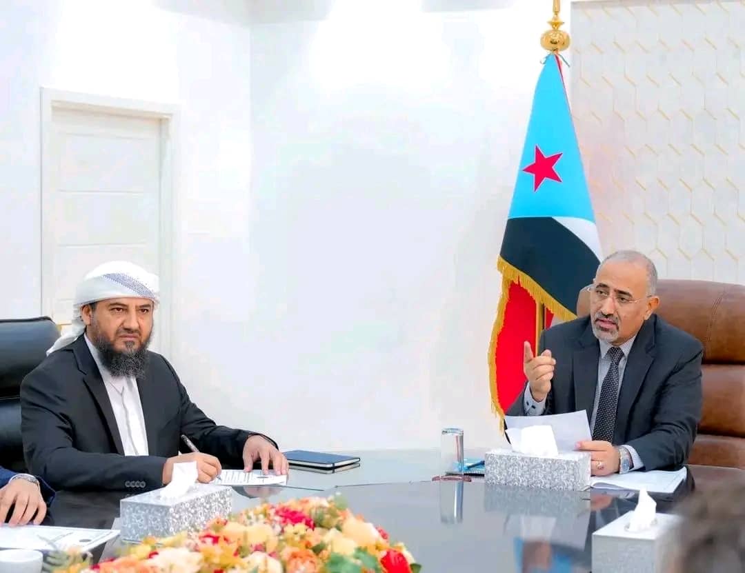 بحضور الرئيس القائد عيدروس الزبيدي
وقائد الوية العمالقة الشيخ عبدالرحمن ابو زرعة
القيادة التنفيذية العُليا تناقش إجراءات ضبط الأسعار وتفعيل الرقابة على الأسعار
✌✌✌✌