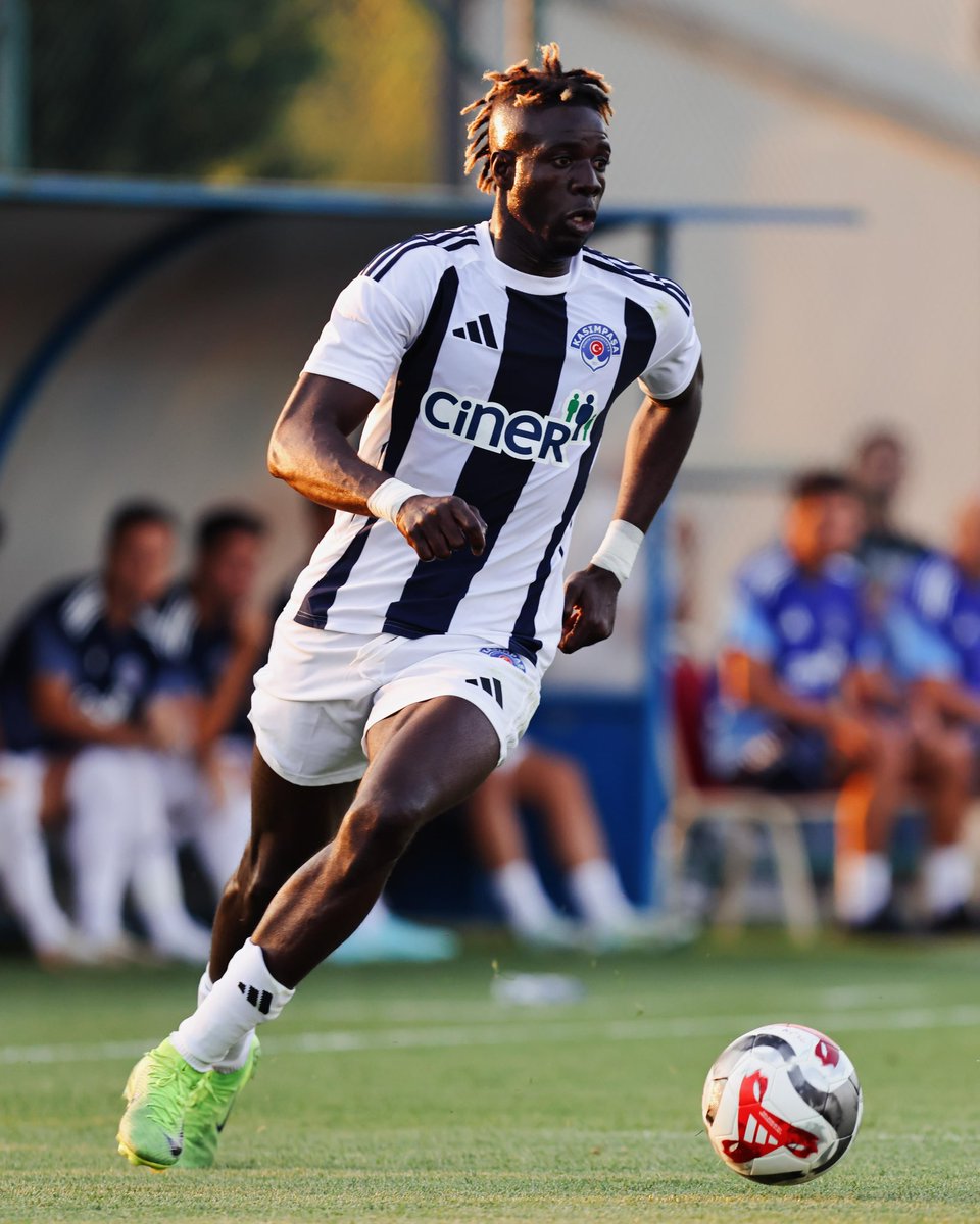 İlk maç. İlk gol.
Pape Gueye. 🔥