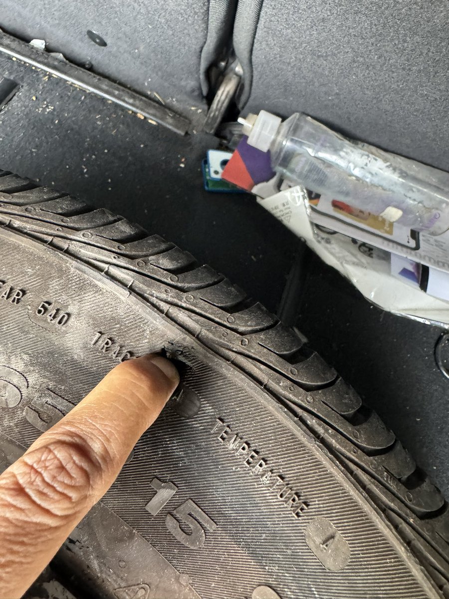 Anis82mx's tweet photo. Alcantarilla 🕳️ destapada y oculta en el cruce de Nereo Rodriguez y Muñoz!
Hoy quiero mandar a la 💩 al @SLPMunicipio y al @Interapas por sus malditas calles con baches y alcantarillas abiertas! 
Me deben una llanta desgraciados!
Y no he sido la única!! Hay más carros afectados!! https://t.co/mlPW1z1hmM