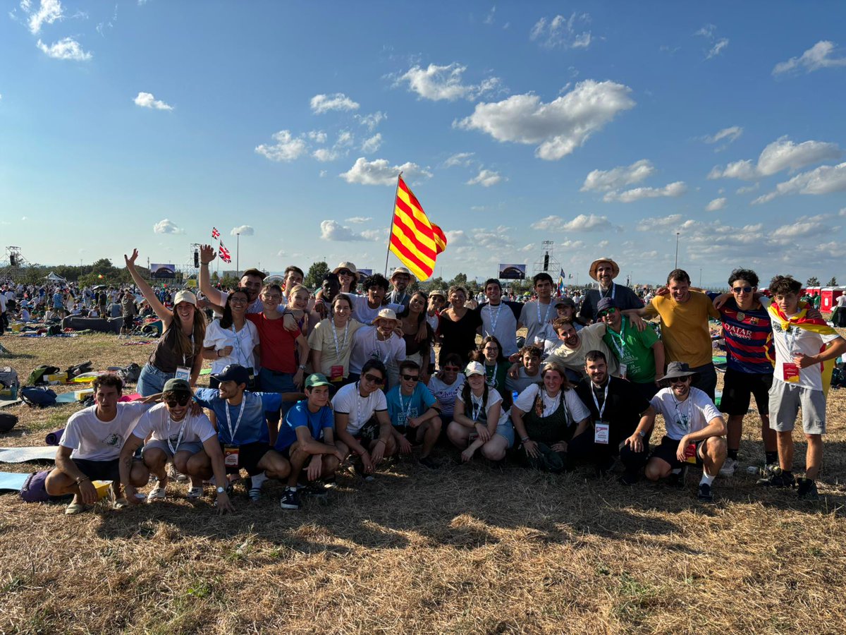 El grup de joves del #bisbatsolsona ja són a Tor Vergata esperant amb il·lusió la vetlla de pregària amb el papa Lleó #Jubileu