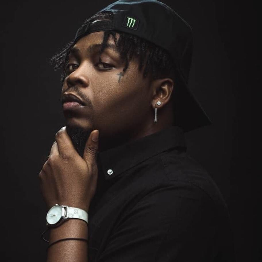 r21071lagos's tweet image. 🎙️#KulturePro W/
@Raezywinston
🎧#NP_ Indika - @Olamide x @drdre  
#LagosIsTunedIn 📻 🔌