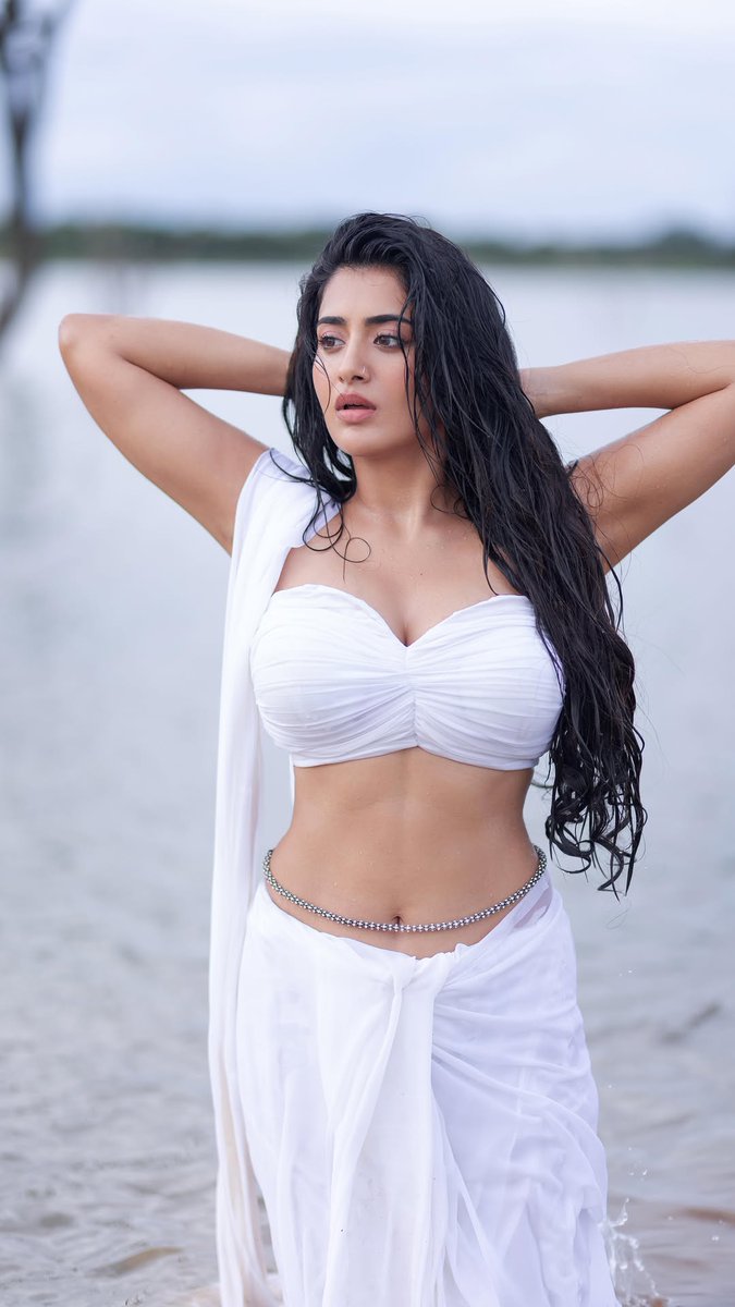 GxXhGrqawAAsPVY?format=jpg&name=medium