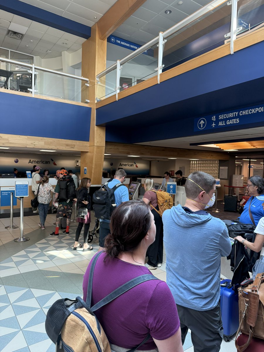 jbert_79's tweet photo. @AmericanAir really American???  1 person working on a Saturday???  No priority lane for your top clients?!?  It is becoming absolutely impossible to continue flying your airline.  Service is a complete disgrace! https://t.co/AbsgYmMqOP