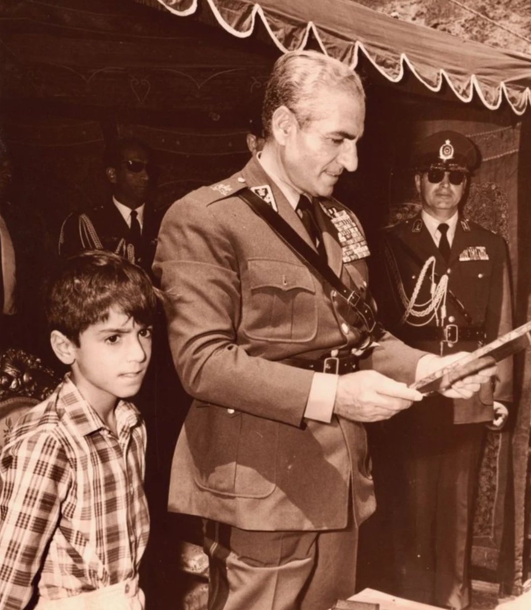 اگر این عکس ناب و تکرار نشدنی را دوست داشتی،  یه جاوید شاه بزار. 👑
#KingRezaPahlavi‌ 

🫡