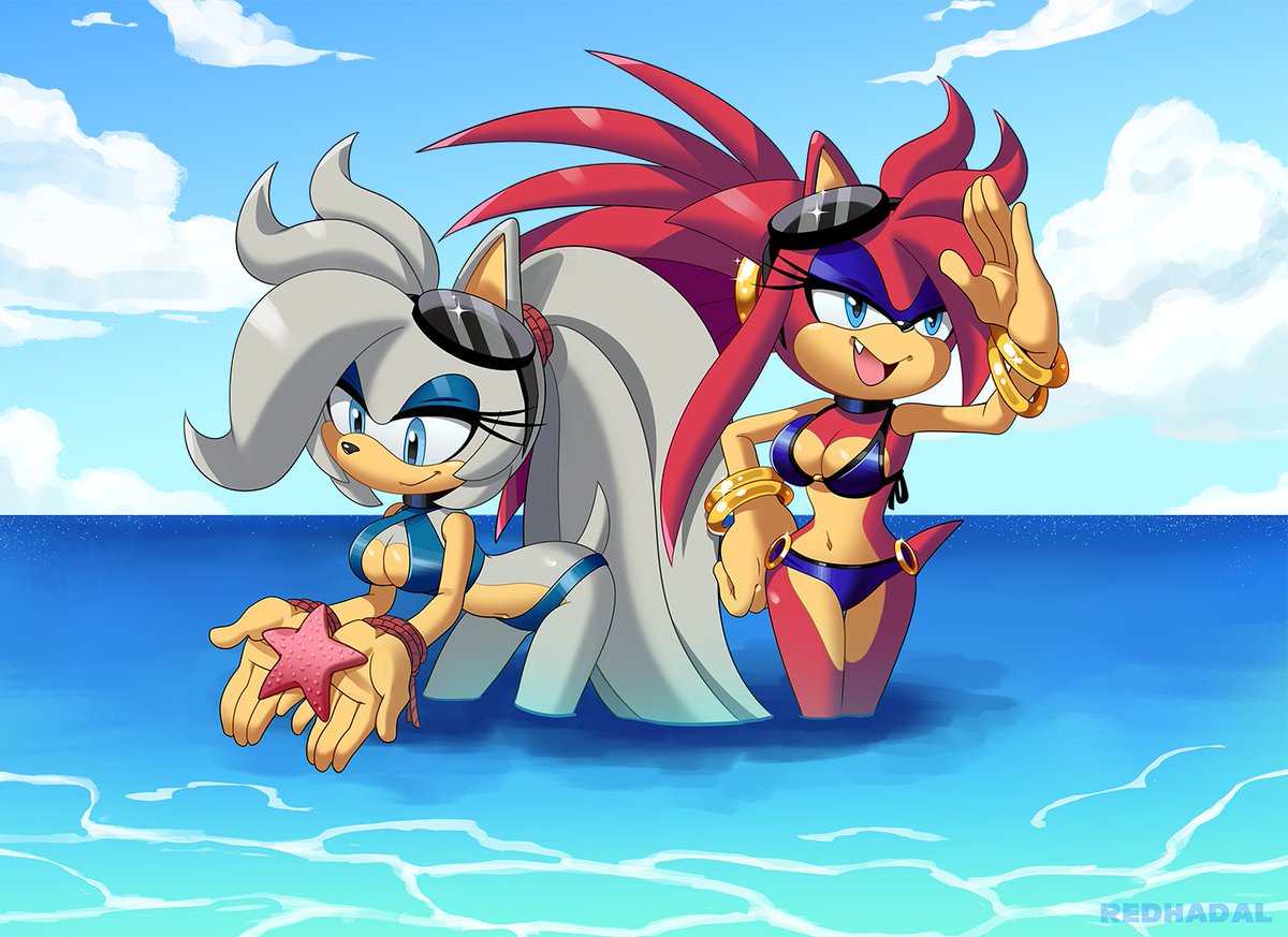 Venus and Coral at the beach! Part 1 🏖️🌊