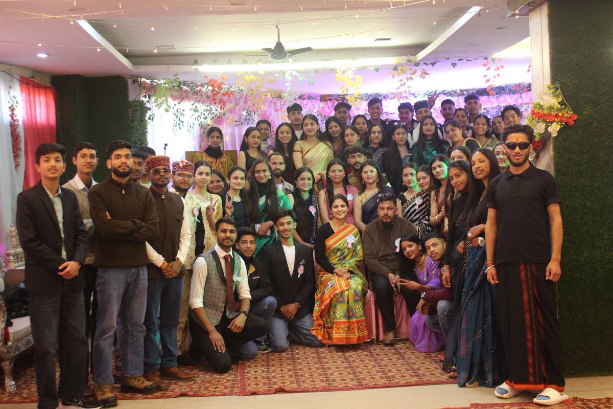Nssunitvgcmandi's tweet photo. NSS Farewell party 2025💐🙏 https://t.co/nskEYOCf1a