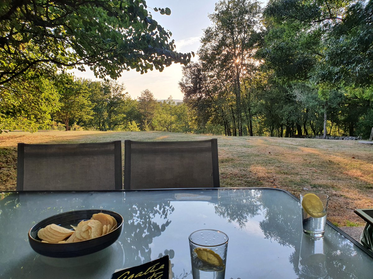 FalklandsRepUK's tweet image. After what seemed like a never ending drive, we have arrived at our farm house in the South of France. #France #GinAndTonic 🇫🇷
