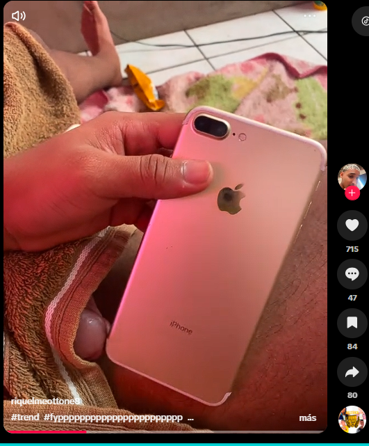 Enseñando la cabecita en #TikTok y no pasa nada.. ah!, pero no pongas alguna palabra políticamente incorrecta porque hasta la cuenta te suspenden... ¿o no?