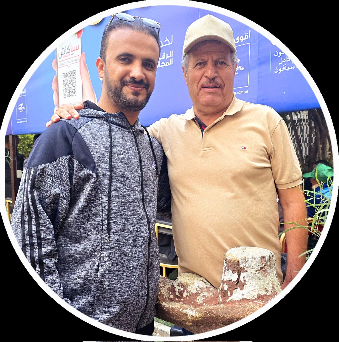مع الأستاذ المخضرم الكبير.
عبدالغني علي الزبيدي
كل الحب والإحترام للأصوات الصادقة والغنية عن التعريف .
