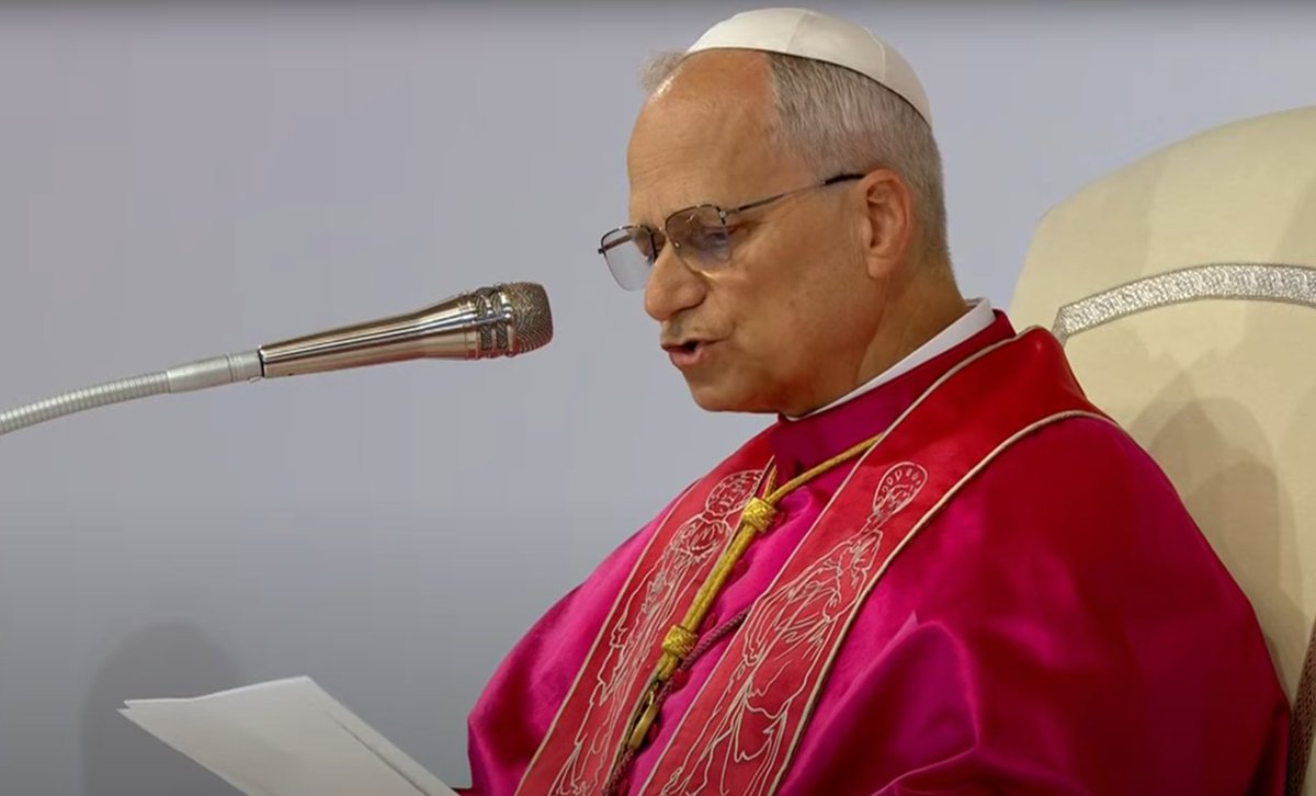 Primera pregunta para <a href="/Pontifex_es/">Papa León XIV</a> ❓

"¿Cómo podemos encontrar una #amistad sincera y un amor que nos lleven a la verdadera #esperanza?" 🧐

León XIV: "Quiéranse bien en #Cristo. La amistad puede cambiar el mundo, es un camino hacia la paz."

En directo con <a href="/romereportsesp/">ROME REPORTS</a> 🔴