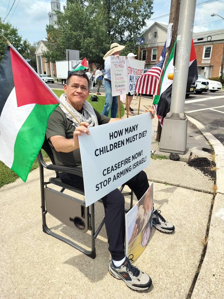 bulat666's tweet photo. For the last 86 Saturdays, South Jersey people have been saying stop using our tax $ to help Israel bomb and starve Palestine. But our sellout politicians like @DonaldNorcross @CoryBooker and @realDonaldTrump care more about Netanyahu and his fascists than the people of NJ. https://t.co/OJWBkEqpfb