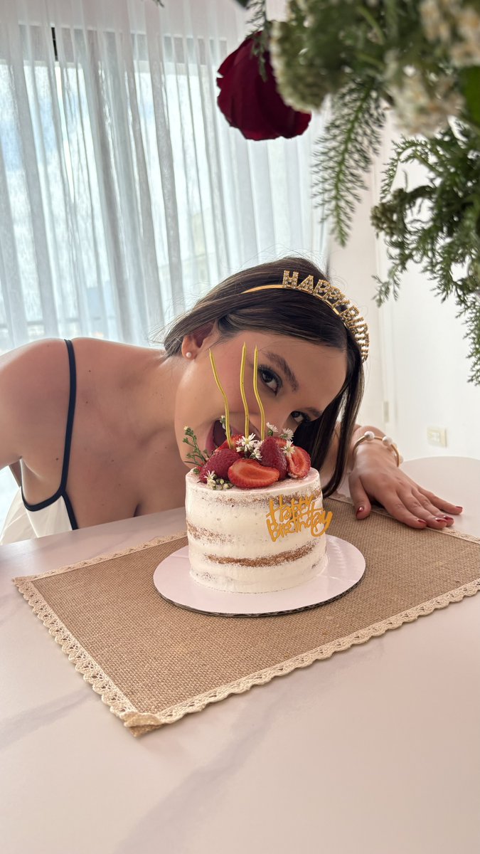 LauraOsegueraV's tweet photo. #decumple 👸🏻❤️ https://t.co/Y1HispIiqQ