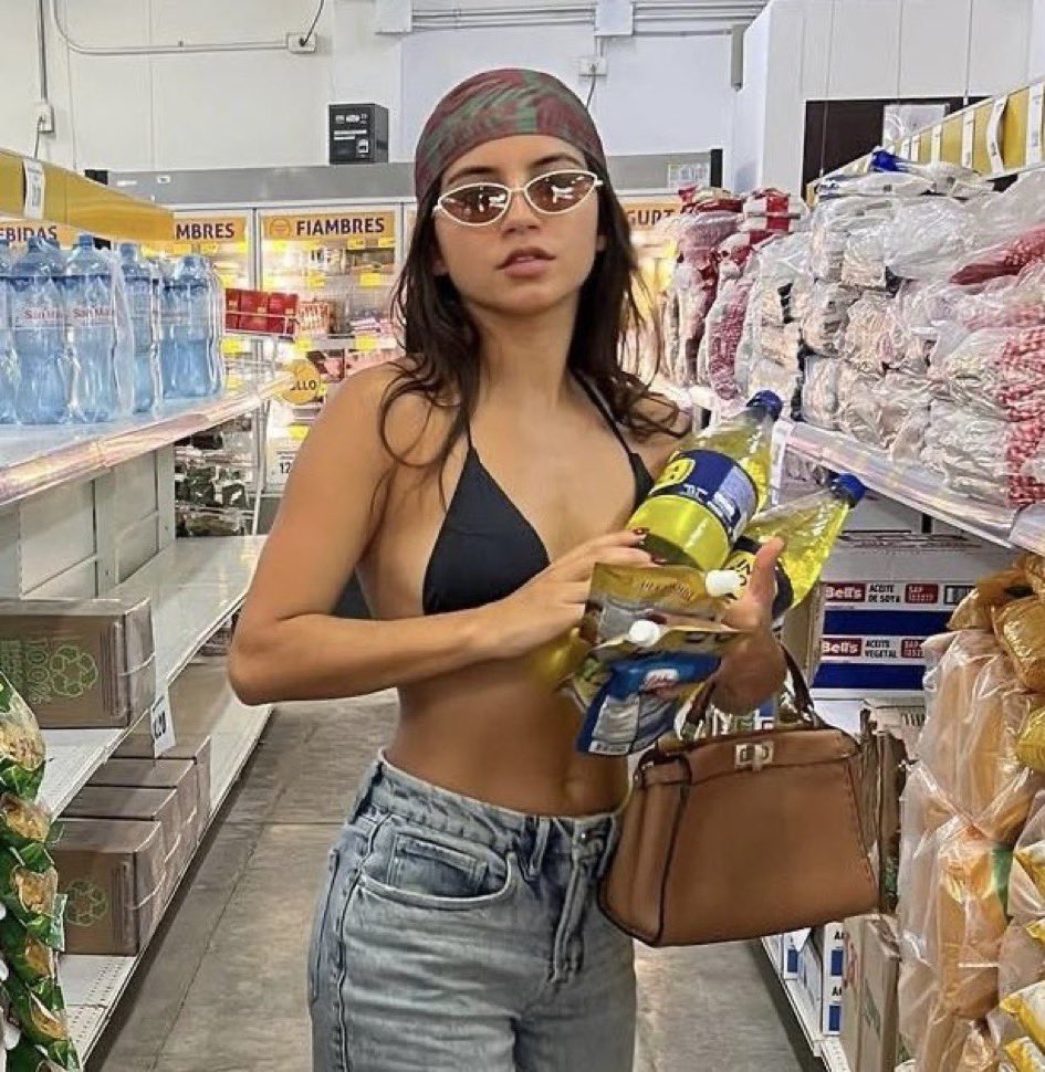 ControlAgent19's tweet image. Supplies for a stake out.