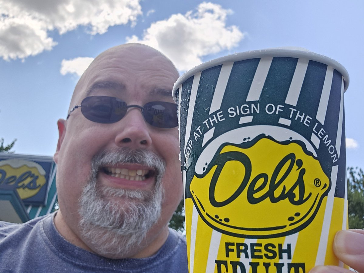 TheRealHarryTee's tweet image. Next stop on Harry &amp;amp; Gina's tour of Rhode Island...

DEL'S LEMONADE 🍋 
#iykyk #RhodeIsland #dels