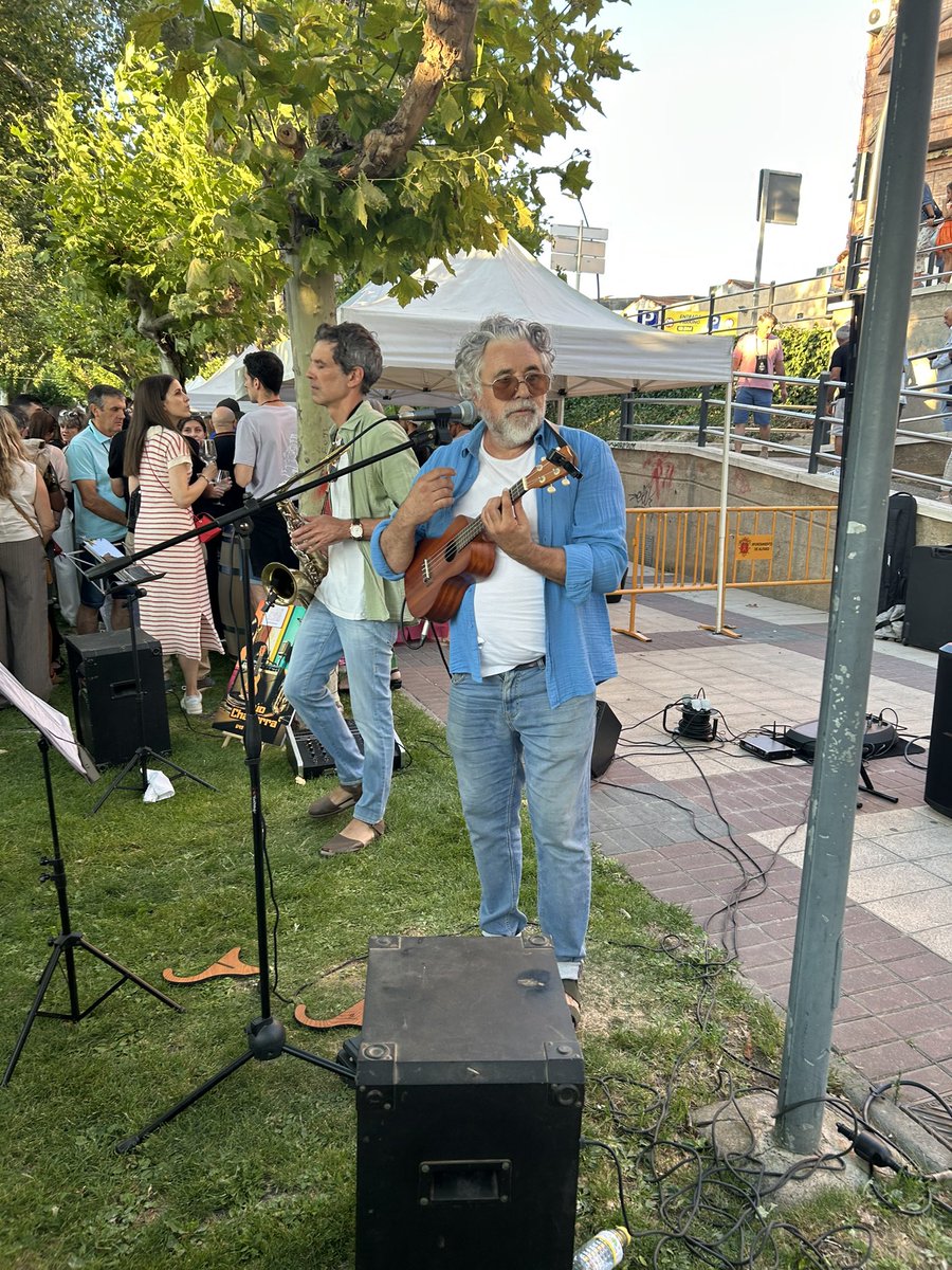 Monica de Cossio tweet media