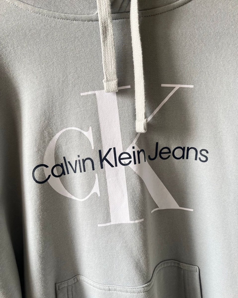moletom CALVIN KLEIN
TAMANHO: G
comprimento: 72 cm
largura busto: 66 cm
comprimento manga: 67 cm
(vale lembrar que as medidas podem apresentar algumas variações para mais/menos)
- USADO quase nenhuma vez

R$ 120 
💞