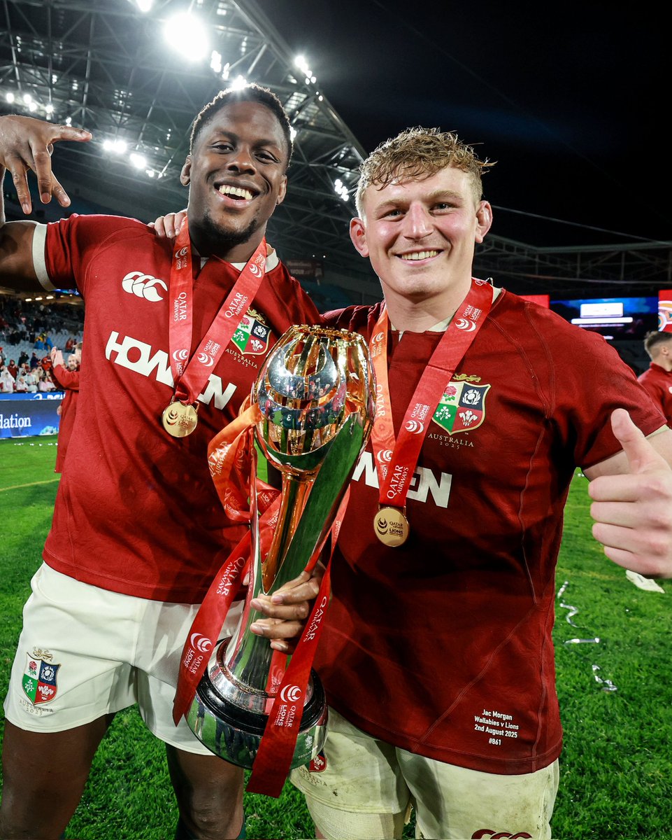 WelshRugbyUnion's tweet photo. 🦁 Jac 🤝 Maro 🏆

#Lions2025 https://t.co/5awj0PhqzU