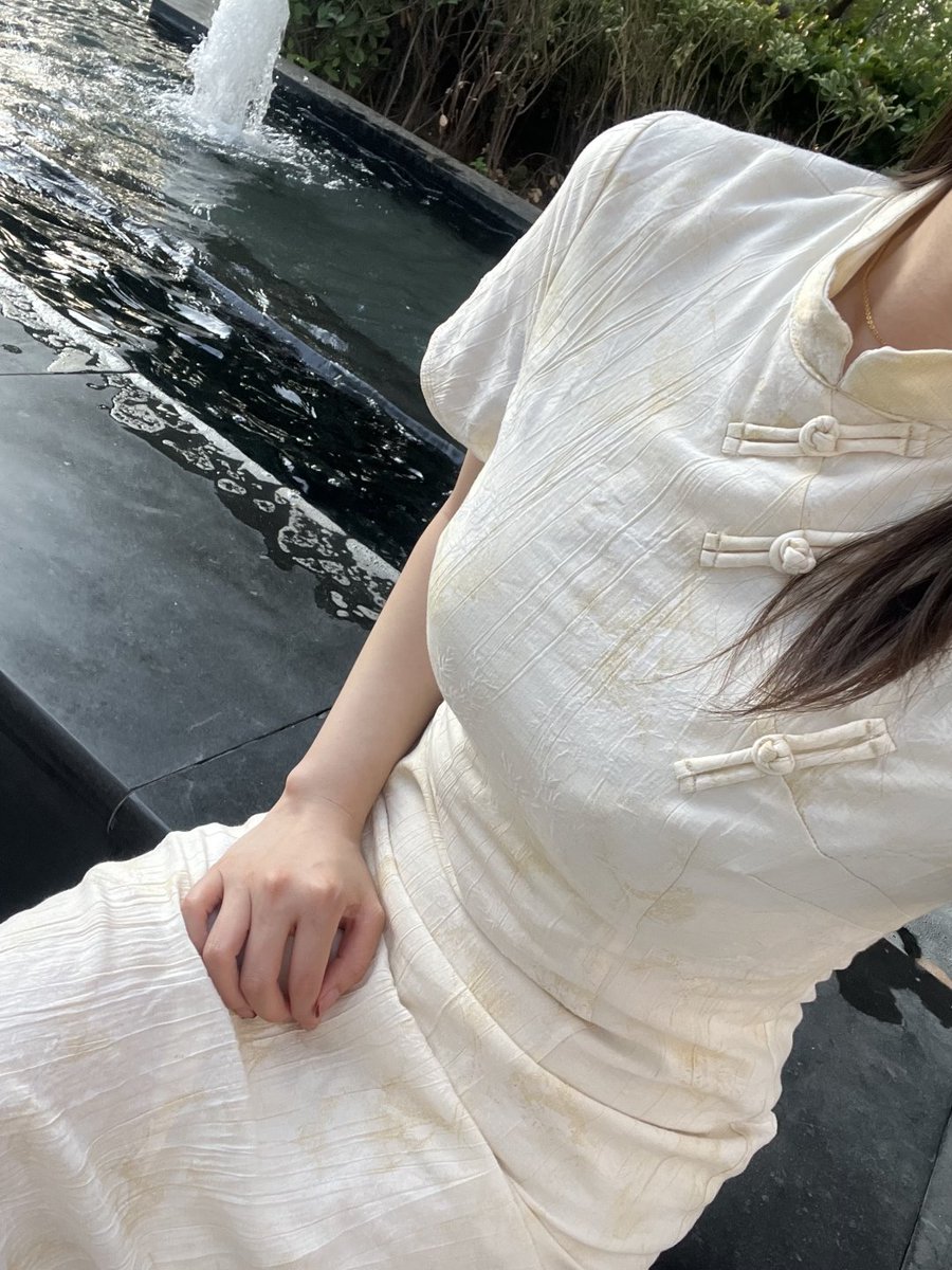 水と紗、景と心。
白き衣は語らずとも、風が想いを運んでくれる。