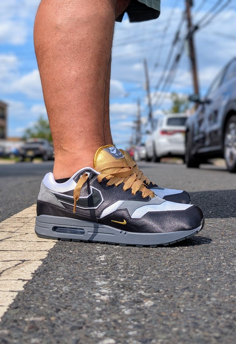 #KOTD <a href="/dotSWOOSH/">.SWOOSH</a> AM 1
"Big Head Mode"