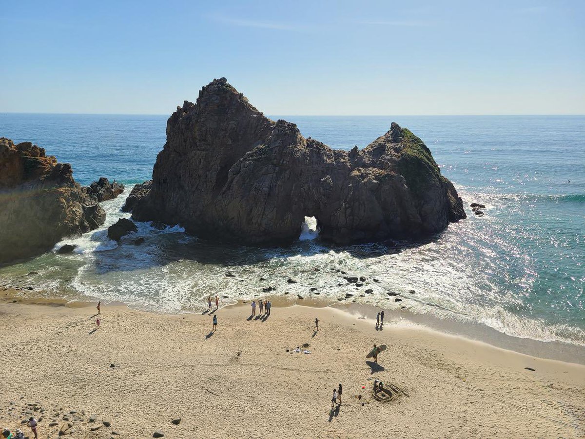 GeorgesLangRTL's tweet photo. Prog de #BeachParty samedi soir 2 août 2025 22h depuis la Pfeiffer Beach de Big Sur :
#FridayOnMyMind #SomebodyHelpMe #IWantYou #AHardDaysNight #BusStop #SunnyAfternoon #WouldntItBeNice  #CaliforniaDreamin #SanFrancisco #NeverMylove #CryingInTheRain #ItsNowOrNever #96Tears etc. https://t.co/Fcih0IZCkn