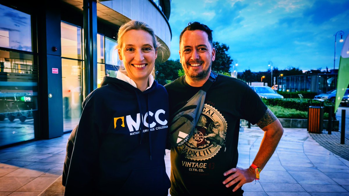 Ignaz Bearth (@ignazbearth) on Twitter photo Hab Alice #Weidel #AfD <a href="/Alice_Weidel/">Alice Weidel</a> gerade in 🇭🇺 Esztergom / Gran getroffen.
Liebe Grüsse an alle 💙😘 Hab Alice #Weidel #AfD <a href="/Alice_Weidel/">Alice Weidel</a> gerade in 🇭🇺 Esztergom / Gran getroffen.
Liebe Grüsse an alle 💙😘