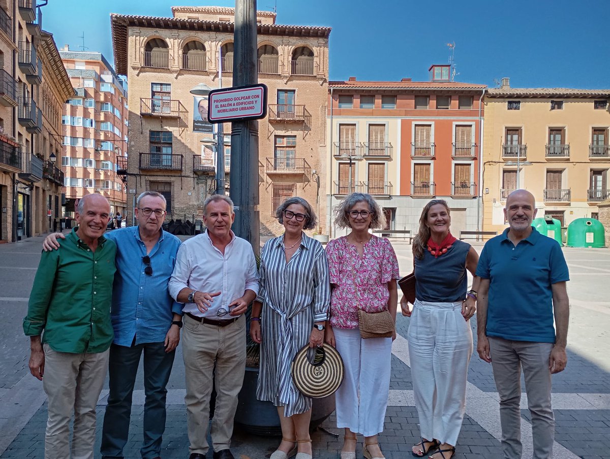 Los Catalán de Corella, Navarra.

Magnífico y entrañable este dos de agosto.

Una deuda saldada con el pasado gracias a la generosidad de mis primos de Corella.

¡Viva la Virgen del Villar!

¡Viva la Virgen de la Merced!

¡Viva Corella!