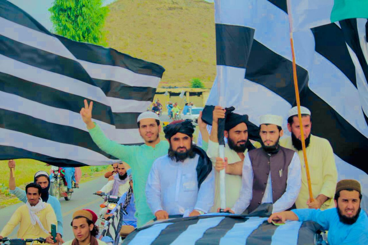 Hãrîs Dãrwêsh jui (@harisdarwesh) on Twitter photo مولانا محمد عارف حقانی صاحب
ضلع محمد میں جے یو آئی کے امیر، مولانا محمد عارف حقانی صاحب نہایت مخلص، دیانتدار اور ایماندار شخصیت کے مالک ہیں۔
انہوں نے ایک کارکن کے طور پر اپنی خدمات کا آغاز کیا اور اپنی محنت و لگن سے ضلع مہمند کے اعلیٰ عہدے تک پہنچے۔
<a href="/MuftiArifHaqani/">Muhammad Arif Haqqani</a> مولانا محمد عارف حقانی صاحب
ضلع محمد میں جے یو آئی کے امیر، مولانا محمد عارف حقانی صاحب نہایت مخلص، دیانتدار اور ایماندار شخصیت کے مالک ہیں۔
انہوں نے ایک کارکن کے طور پر اپنی خدمات کا آغاز کیا اور اپنی محنت و لگن سے ضلع مہمند کے اعلیٰ عہدے تک پہنچے۔
<a href="/MuftiArifHaqani/">Muhammad Arif Haqqani</a>
