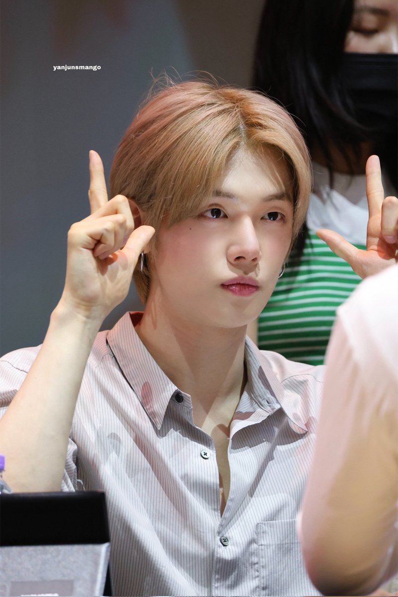 yyeonjixxun's tweet photo. ㅁㅊ 이라이라 챌린지하는 연준이 네컷 진짜 졸귀통 옴............
이날따라 왜케 뽀용하고 물복같지 아 예뽀.........♡ https://t.co/JYHXnSVoHi