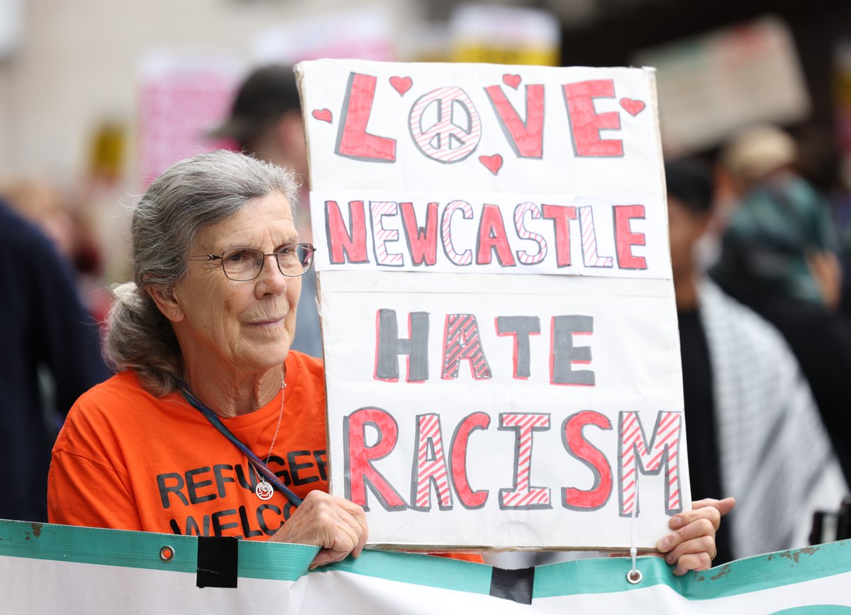 ConnorReachPLC's tweet image. Protesters and counter-protesters took to the streets in #Newcastle with wildly different perspectives on the use of hotels to house people seeking #asylum

@ChronicleLive #photojournalism #news