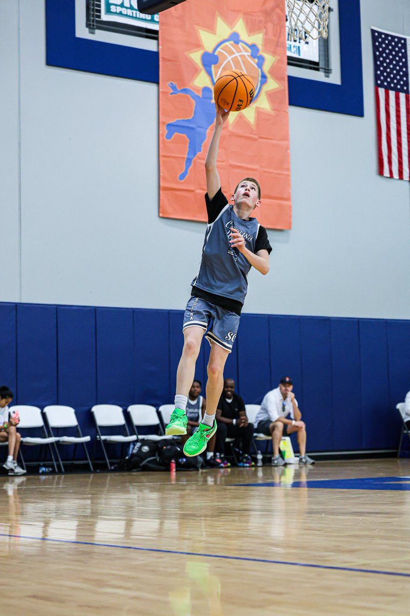 Ryan Curry runs the show for Carolina United 2029. Floor leader PG with a smooth jumper. Finished with 19 points in Rd. 1. Look for him to make an early impact at Bishop England this upcoming season 

#BIGSHOTS #CharlestonFinale