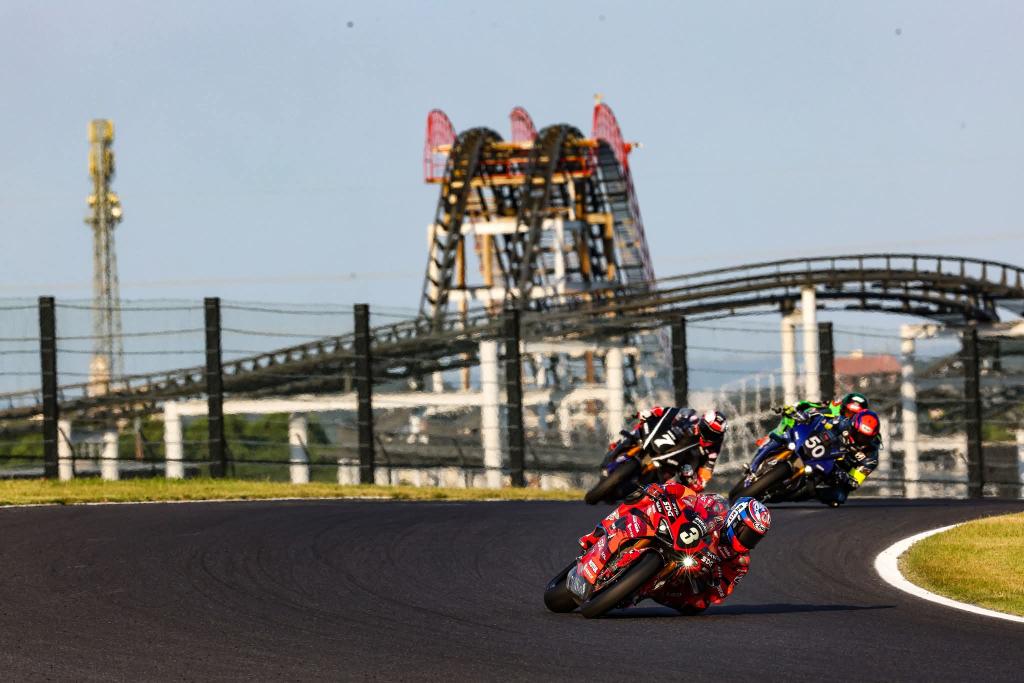 RokitHaslamRacing (@rokithaslambsb) on Twitter photo Best of luck to <a href="/realleonhaslam/">leon haslam</a> who is competing in the FIM EWC this weekend at the Suzuka International Circuit ๐
#Suzuka8hour #LeonHaslam Best of luck to <a href="/realleonhaslam/">leon haslam</a> who is competing in the FIM EWC this weekend at the Suzuka International Circuit ๐
#Suzuka8hour #LeonHaslam
