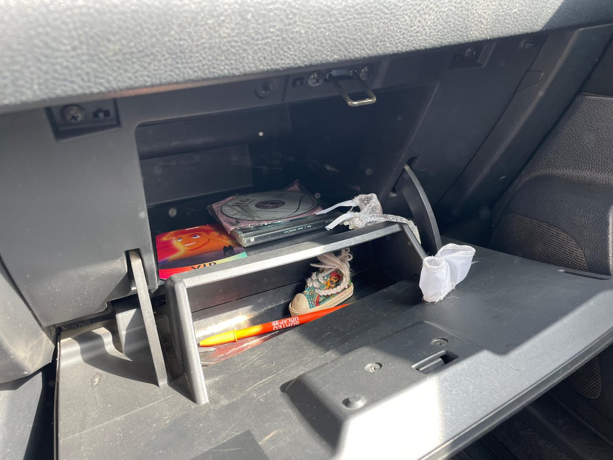 Gisela Tellez (@giselatribuna) on Twitter photo 🤬 ¡Cristalazo! 💥🚘
Ahora nos tocó a nosotros. En la colonia Miguel Negrete nos robaron estéreo, batería, documentación y hasta acreditaciones de prensa.
¿Y ahora? A tragarnos el coraje, ¿no? 😤
<a href="/NoticiasTribuna/">Tribuna Noticias</a> <a href="/TribunaVigila/">Tribuna Vigila</a> <a href="/SSC_Pue/">SSC Puebla</a> <a href="/SSPGobPue/">Secretaría de Seguridad Pública</a> 🤬 ¡Cristalazo! 💥🚘
Ahora nos tocó a nosotros. En la colonia Miguel Negrete nos robaron estéreo, batería, documentación y hasta acreditaciones de prensa.
¿Y ahora? A tragarnos el coraje, ¿no? 😤
<a href="/NoticiasTribuna/">Tribuna Noticias</a> <a href="/TribunaVigila/">Tribuna Vigila</a> <a href="/SSC_Pue/">SSC Puebla</a> <a href="/SSPGobPue/">Secretaría de Seguridad Pública</a>